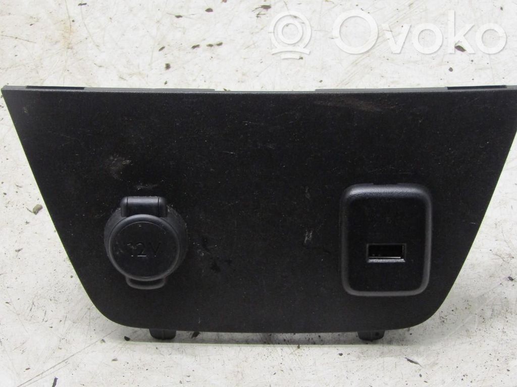 Opel Crossland X Enchufe conector entrada auxiliar 