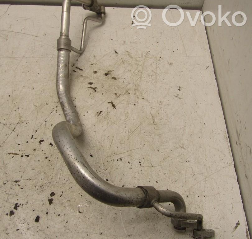 Volkswagen PASSAT B8 Ilmastointilaitteen putki (A/C) 