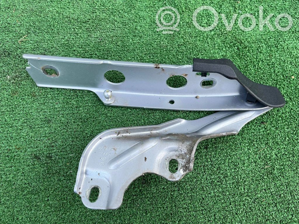 Tailgate/trunk/boot hinge   4G8823302E