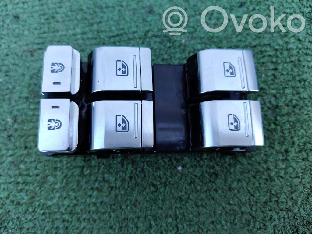 Audi e-tron Electric window control switch 