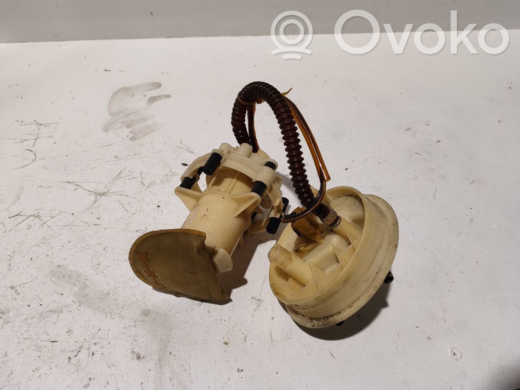 Volkswagen PASSAT B5 Polttoainesäiliön pumppu 