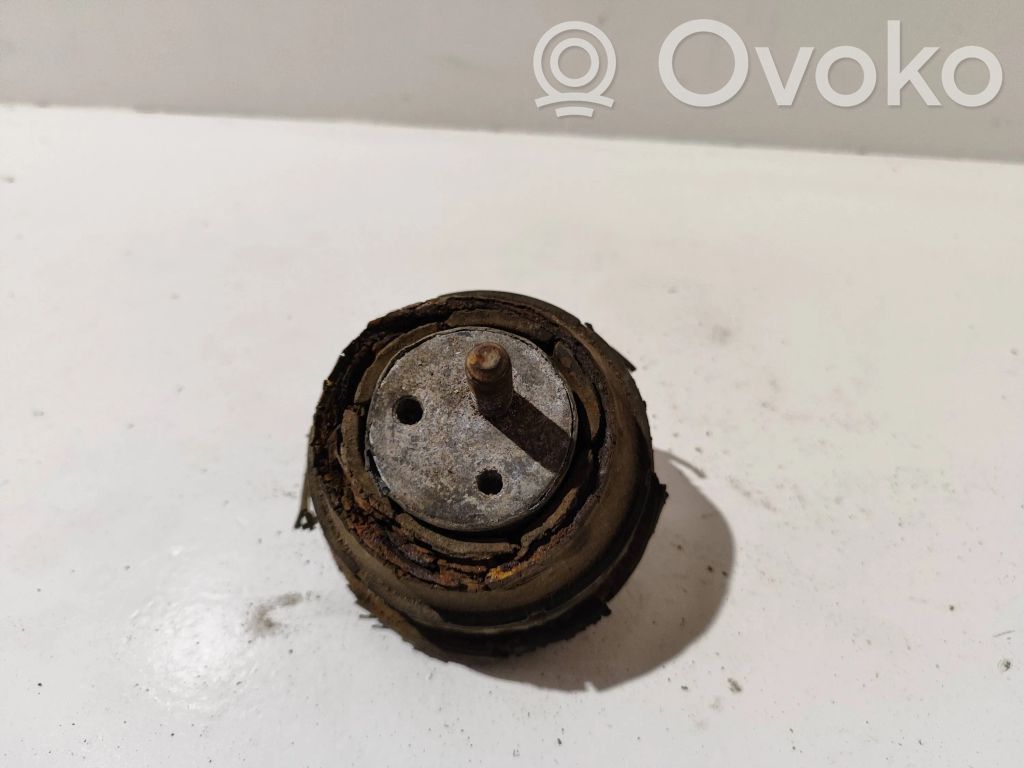 BMW 5 E39 Engine mount bracket 