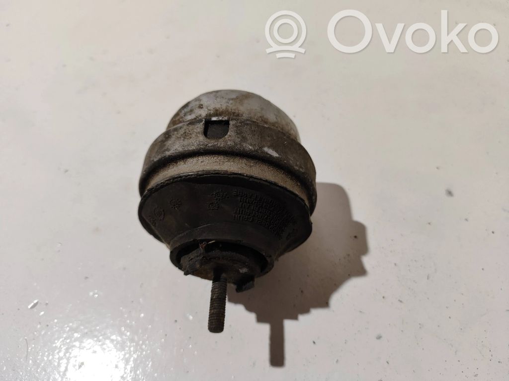 Volkswagen PASSAT B5 Suport tampon motor 