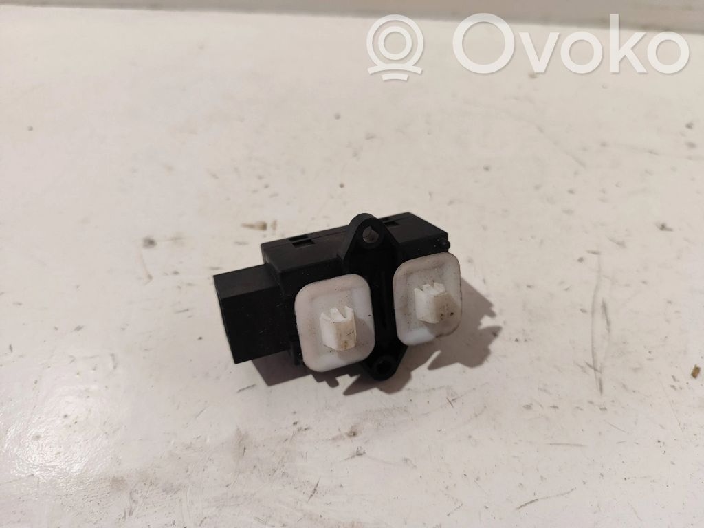 Volkswagen Touareg I Seat heating relay 