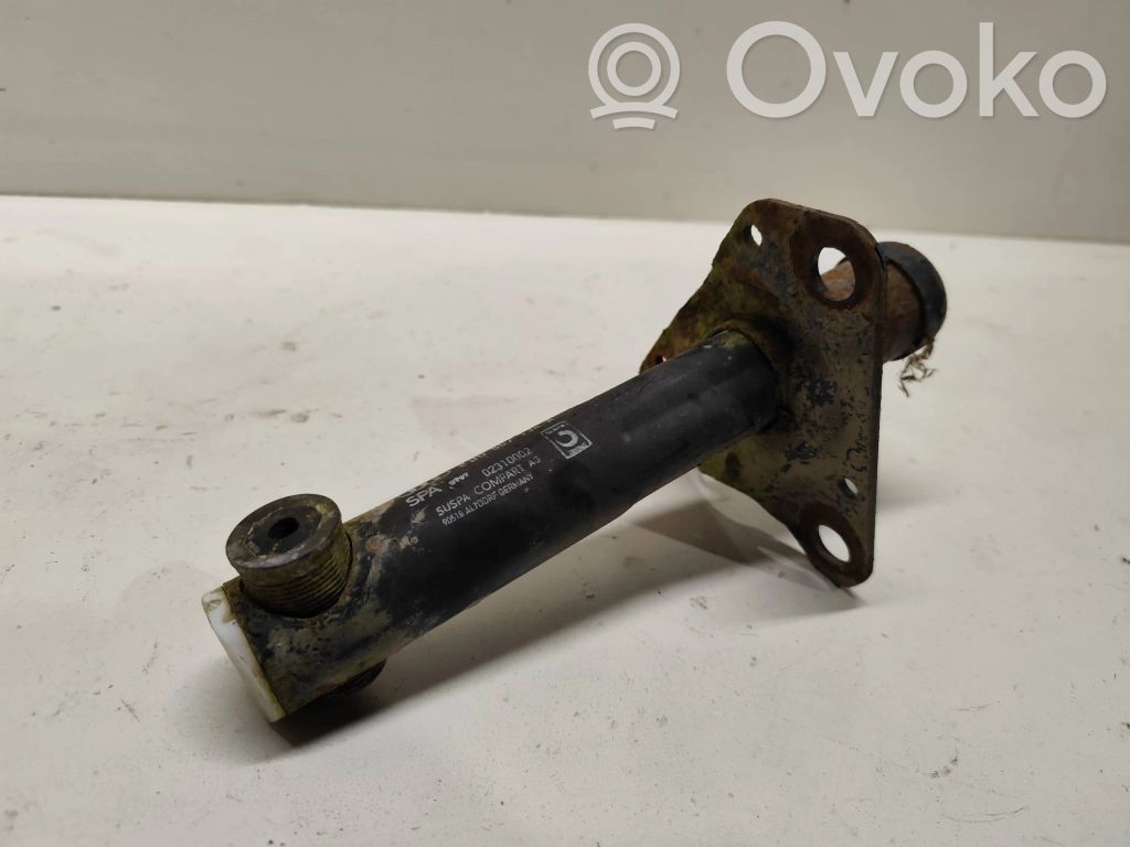 Front bumper mounting bracket   8D0807134A,02310002