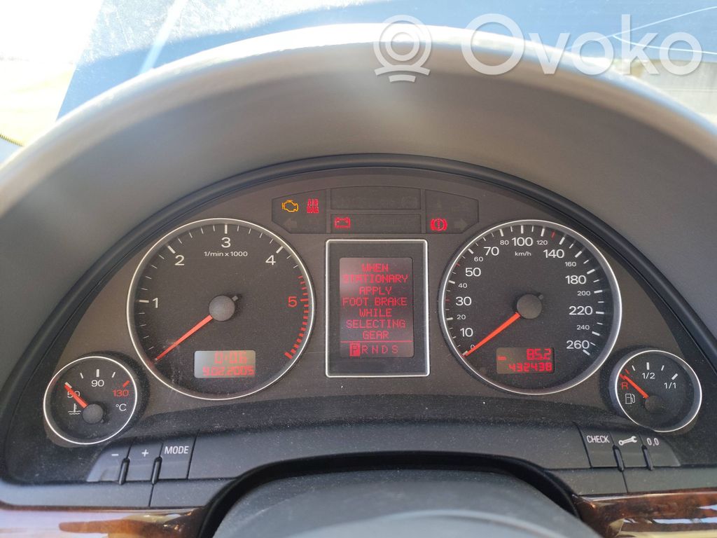 Audi A4 S4 B7 8E 8H Licznik / Prędkościomierz 