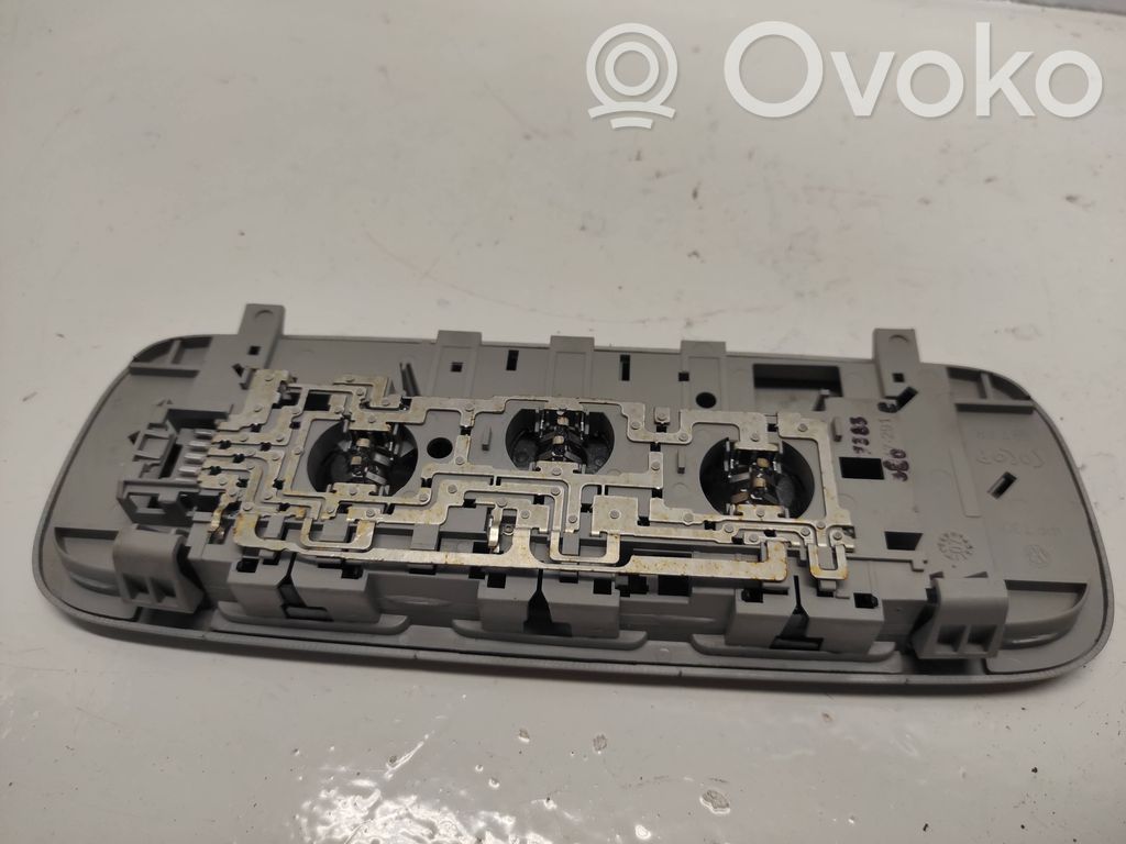 Volkswagen PASSAT B6 Lampka podsufitki tylna 