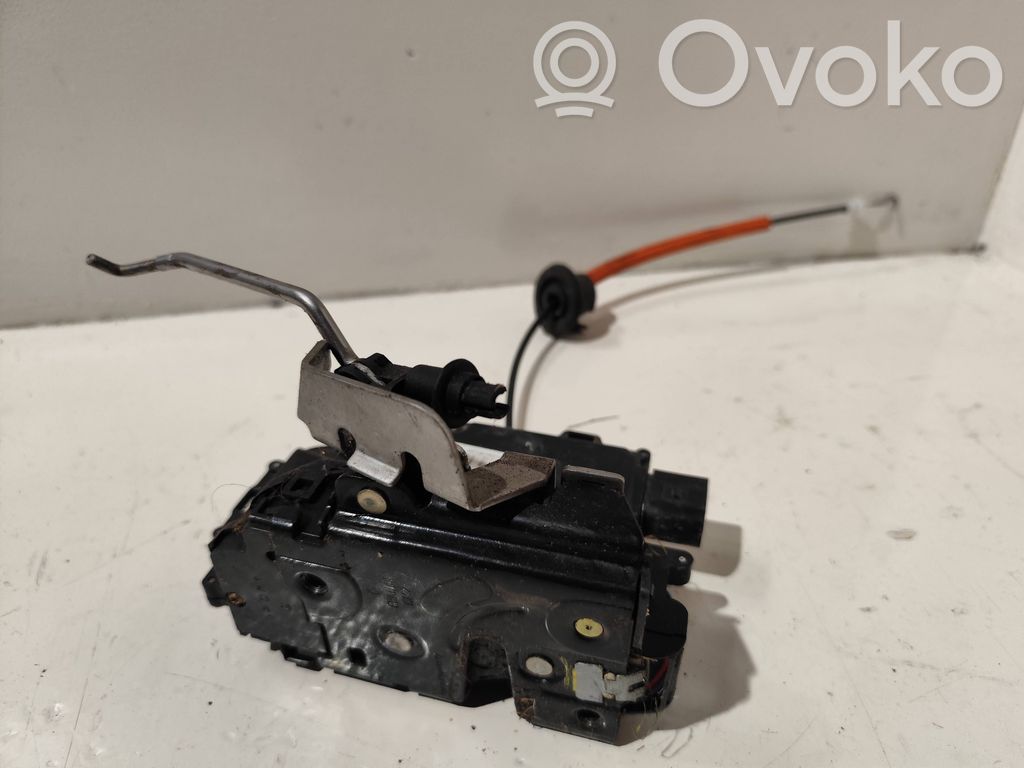 Audi A4 S4 B7 8E 8H Takaoven lukko 