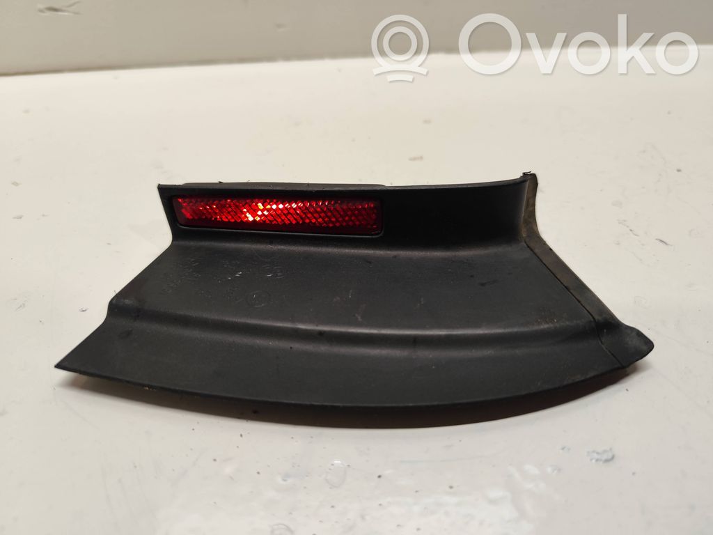 Volkswagen PASSAT B6 Reflector spate 