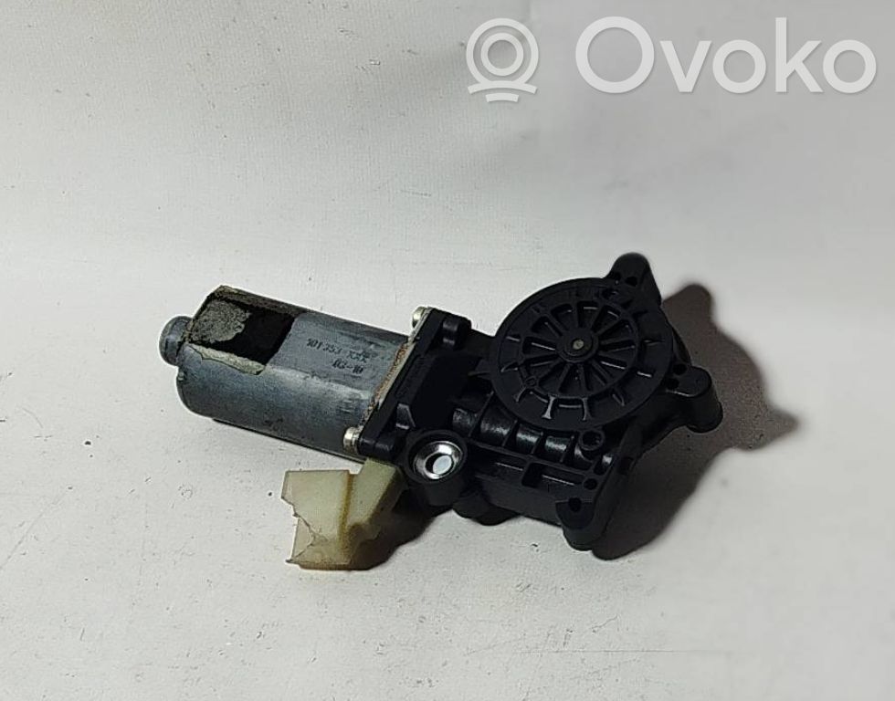 Volvo V70 Silnik regulatora szyby drzwi przednich 