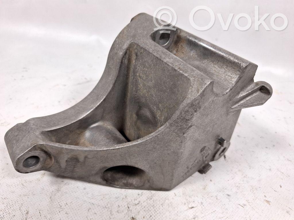 Opel Vectra C Engine mounting bracket 