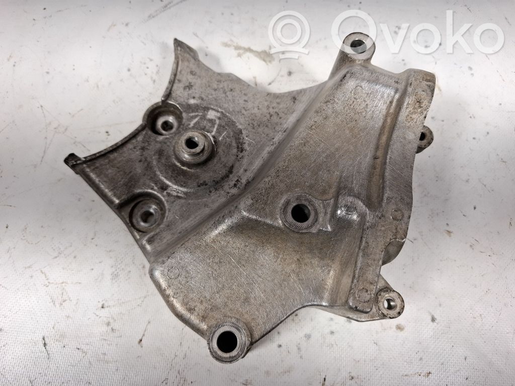 Opel Vectra C Engine mounting bracket 