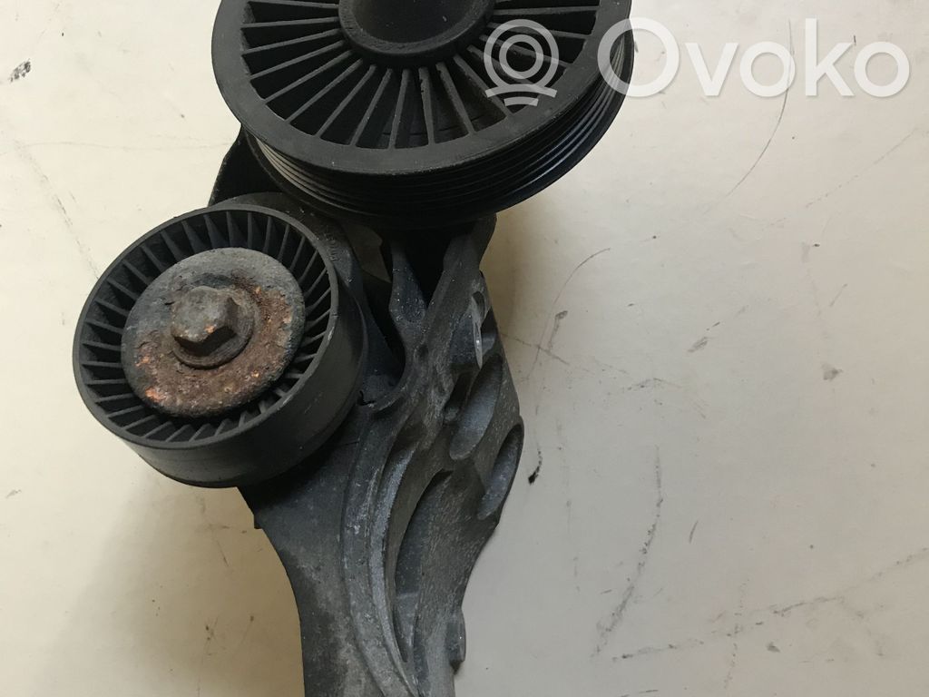 Opel Astra J Mocowanie alternatora 