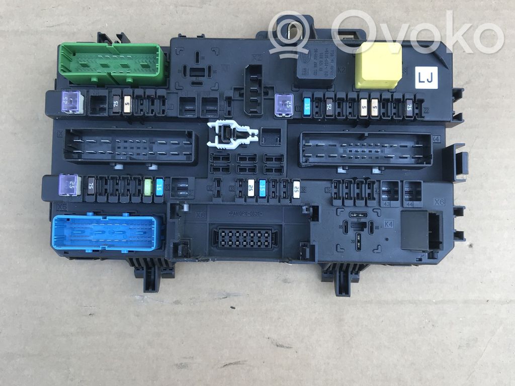 Opel Astra H Fuse module 