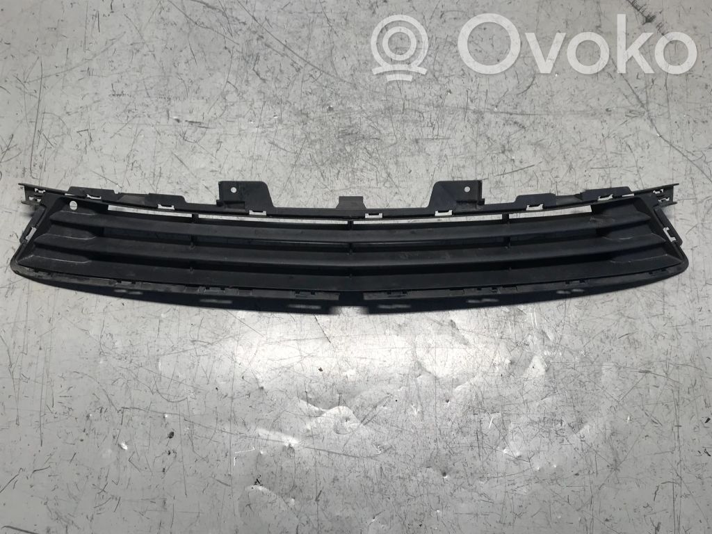 Opel Zafira C Kratka dolna zderzaka przedniego 