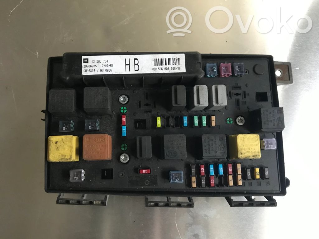 Opel Astra H Saugiklių blokas 