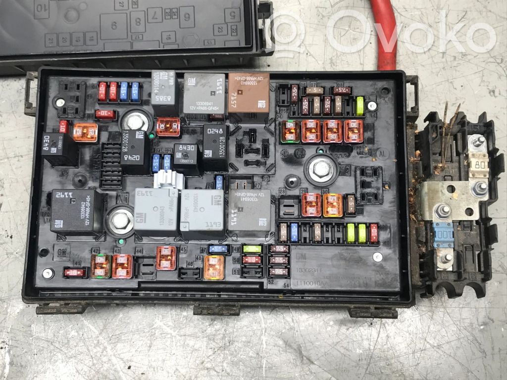 Opel Astra J Fuse module 