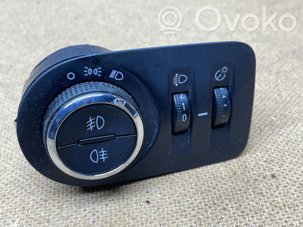Opel Zafira C Light switch 