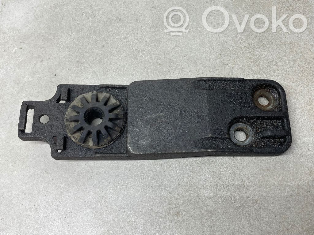 Opel Insignia A Radiator mount bracket 