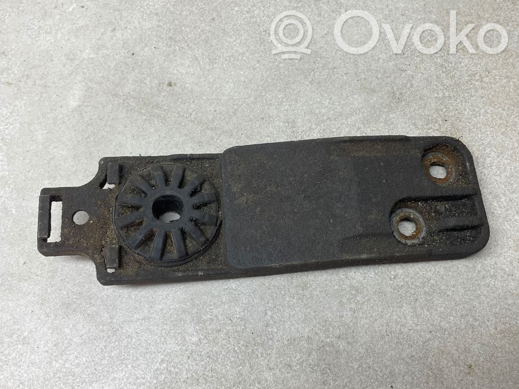 Opel Insignia A Radiator mount bracket 