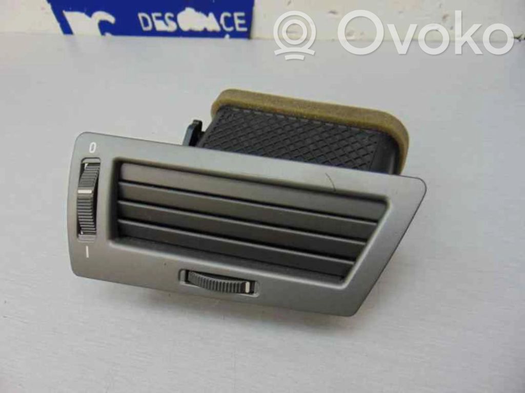Rejilla de ventilación central del panel   8223334