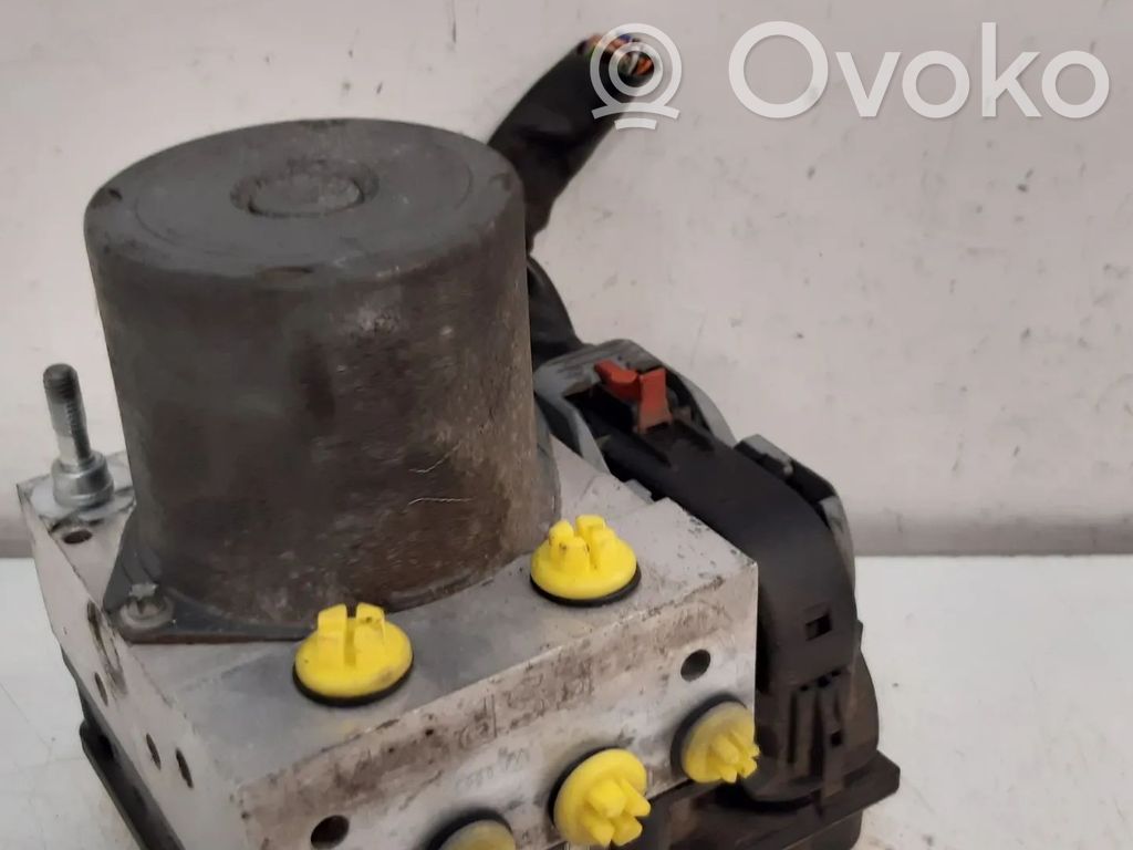 Audi A4 S4 B6 8E 8H ABS Pump 