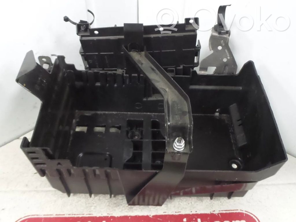 Battery box tray