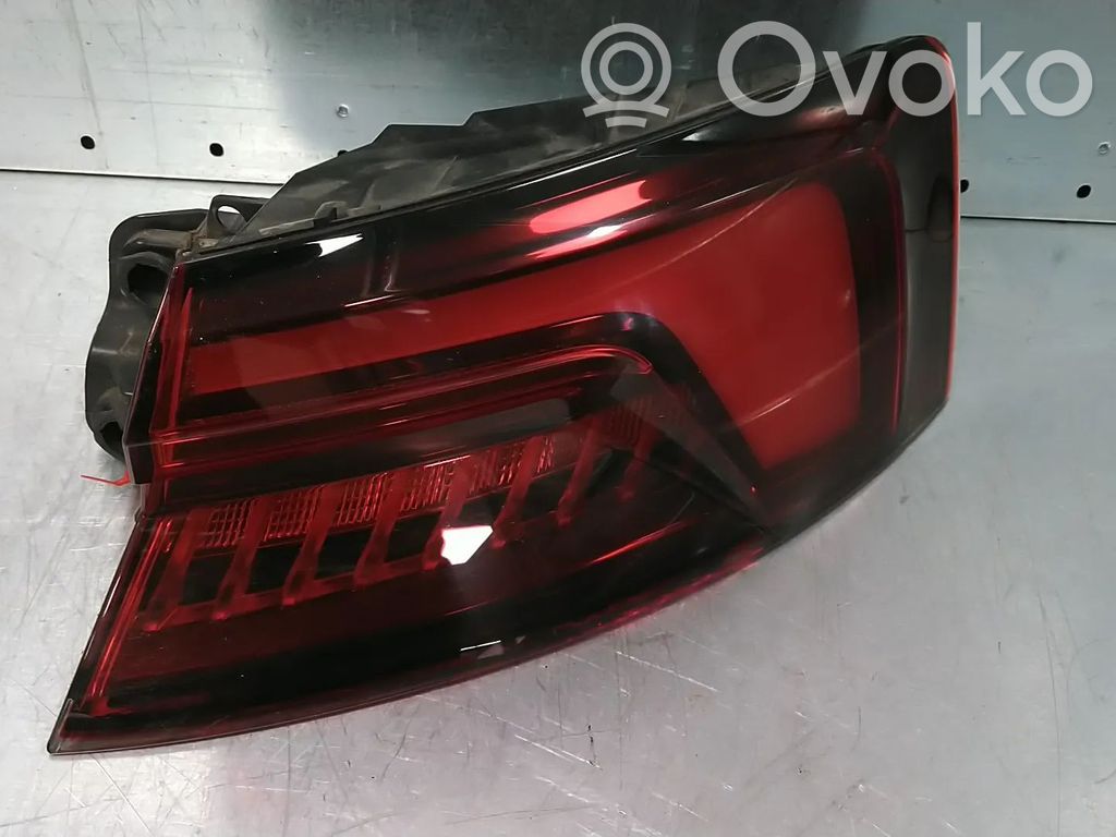 Audi A5 Aizmugurējais lukturis virsbūvē 