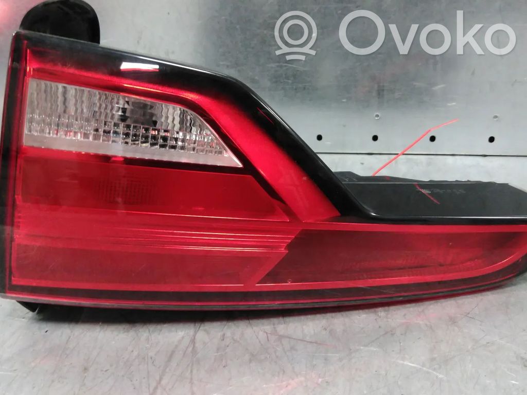 Audi A4 S4 B9 Aizmugurējais lukturis virsbūvē 