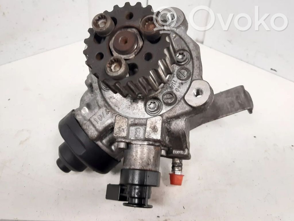 Volkswagen PASSAT B7 Fuel injection high pressure pump 