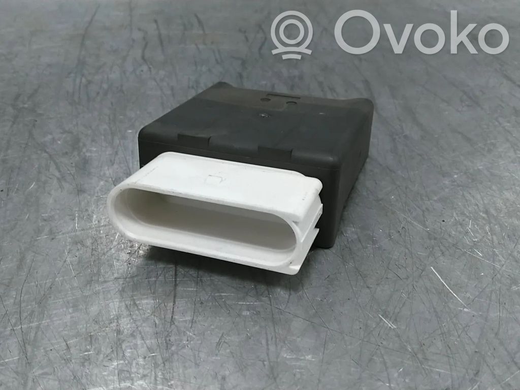 Volvo XC40 Degvielas sūkņa vadības bloks 