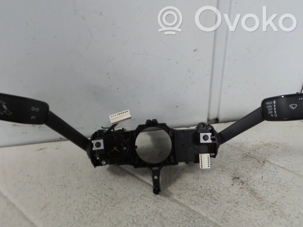 Volkswagen PASSAT B8 Interruptor/palanca de limpiador de luz de giro 