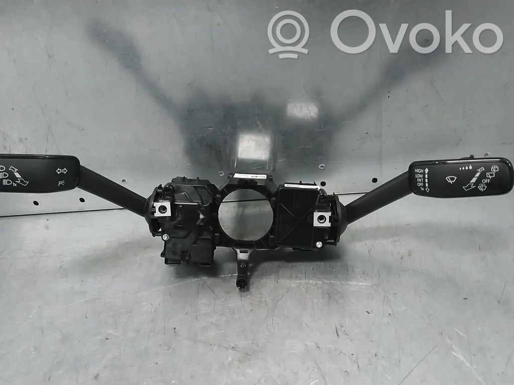 Volkswagen Polo VI Interruptor/palanca de limpiador de luz de giro 