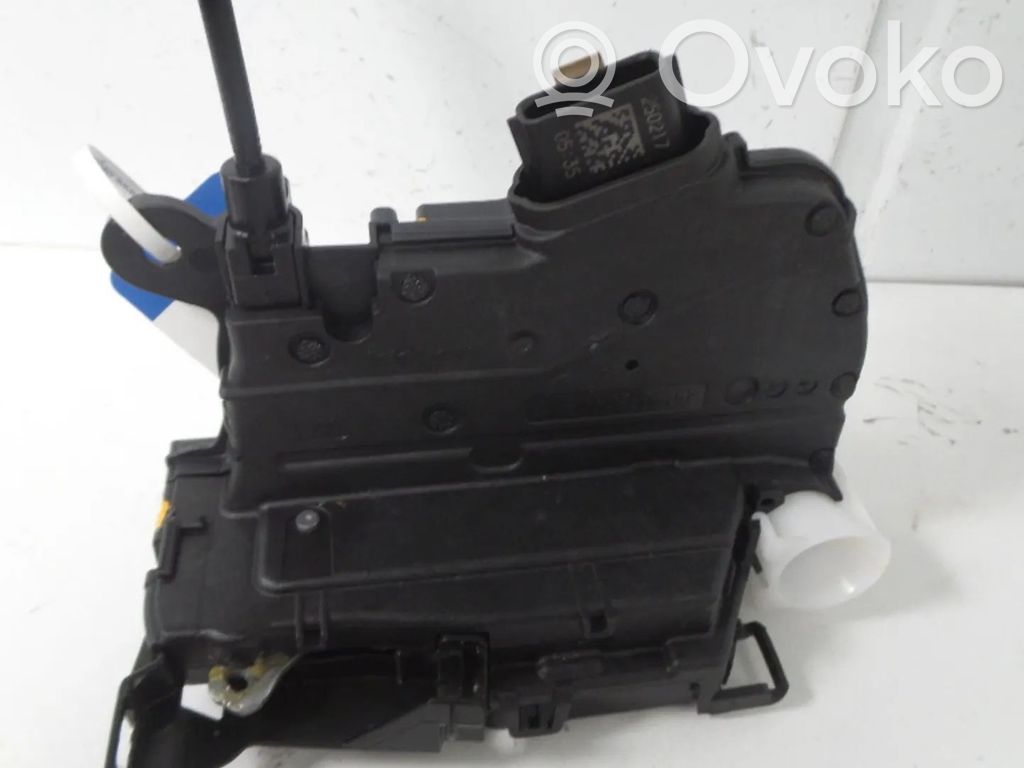 Renault Clio IV Front door lock 