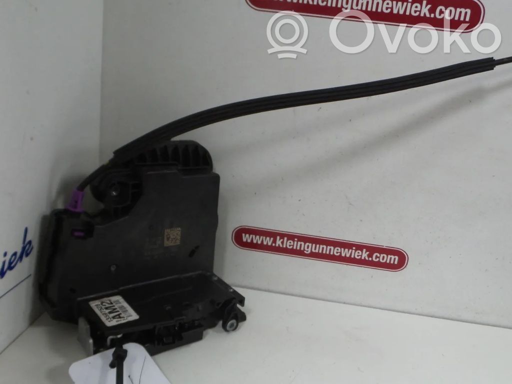 Opel Insignia B Front door lock 