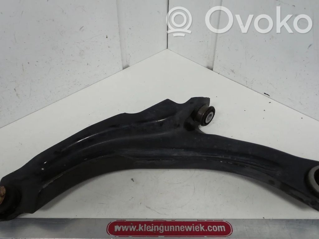 Renault Clio IV Рычаг 