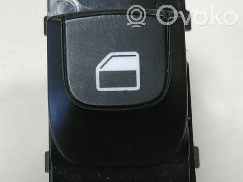 Electric window control switch   93580G6000