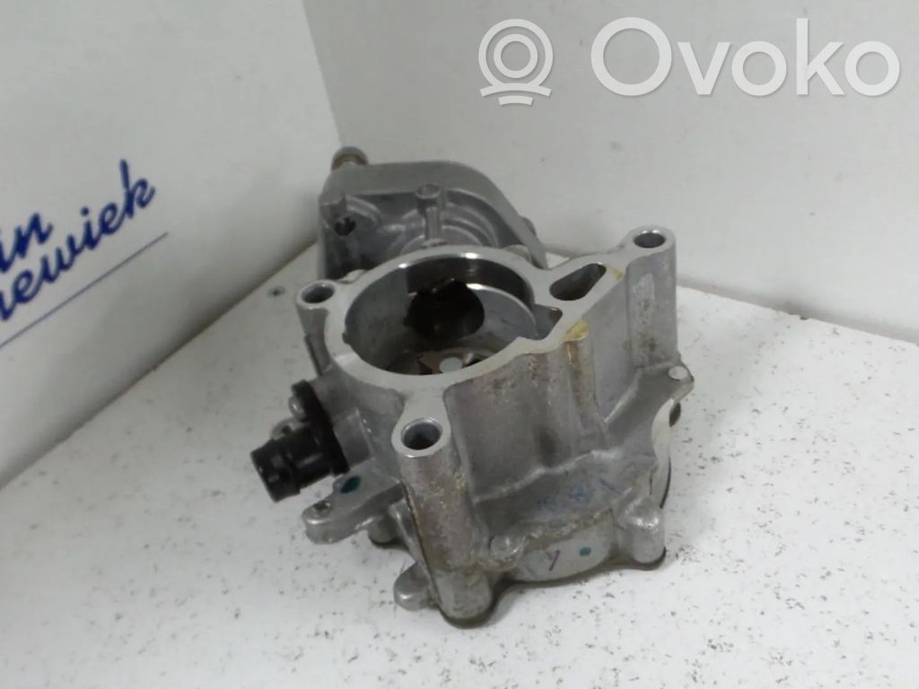Volkswagen PASSAT B8 Vacuum pump 
