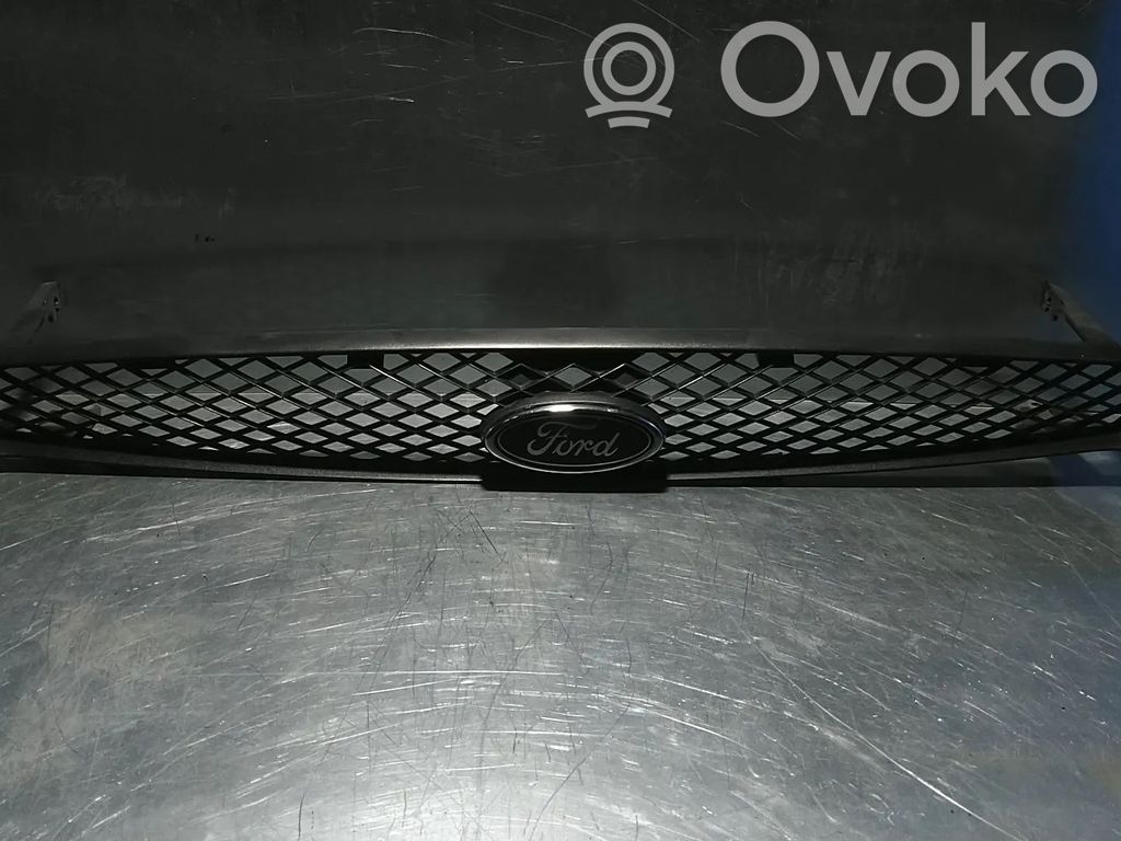 Ford Focus Augšējais režģis 
