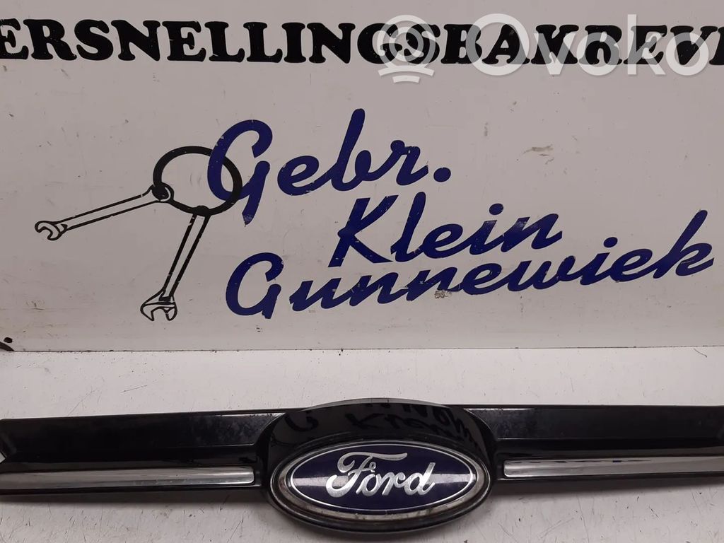 Ford Focus Front bumper upper radiator grill 