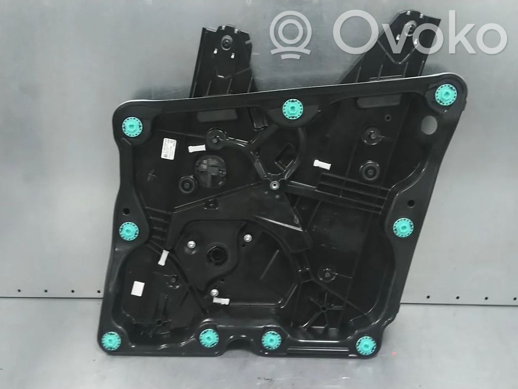 Volkswagen Golf VIII Mecanismo para subir la puerta delantera sin motor 