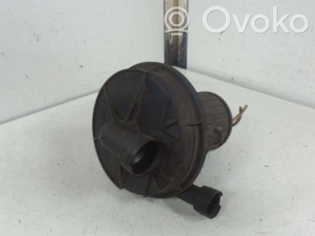 Volkswagen Golf IV Secondary air pump 