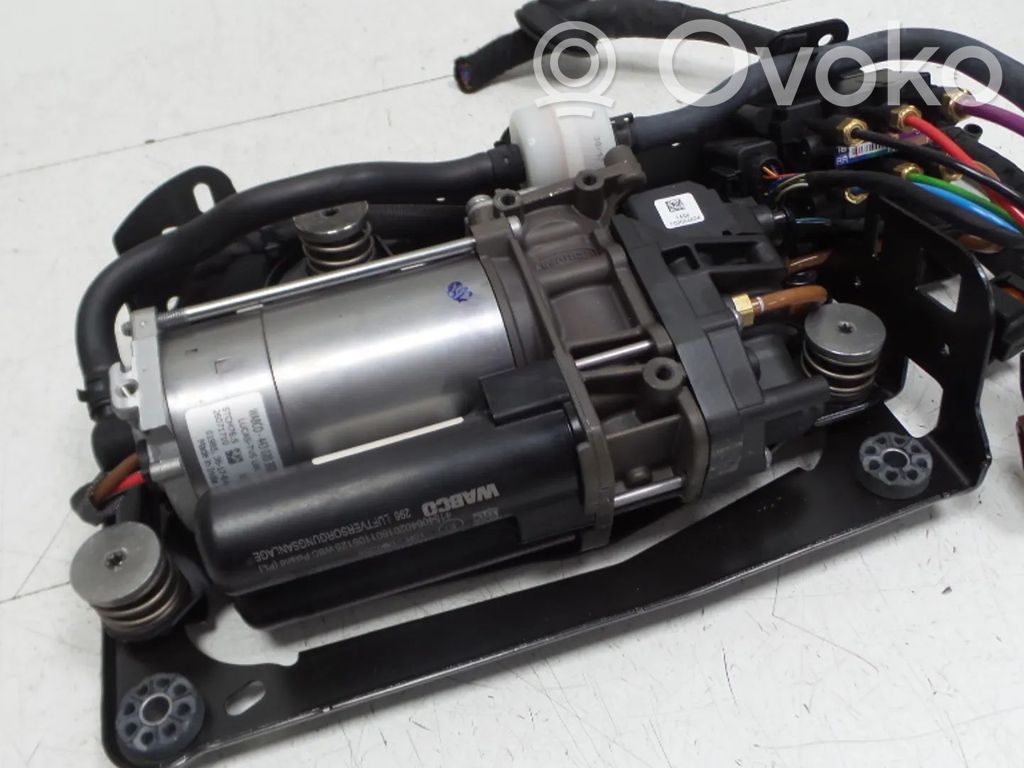 Audi A8 S8 D5 Compresor de la suspensión neumática 