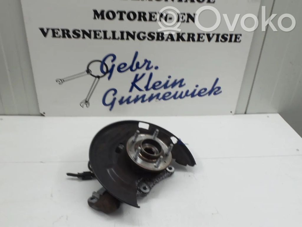 Opel Astra J Zwrotnica koła przedniego 