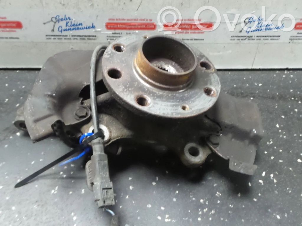 Opel Corsa D Achsschenkel vorne 