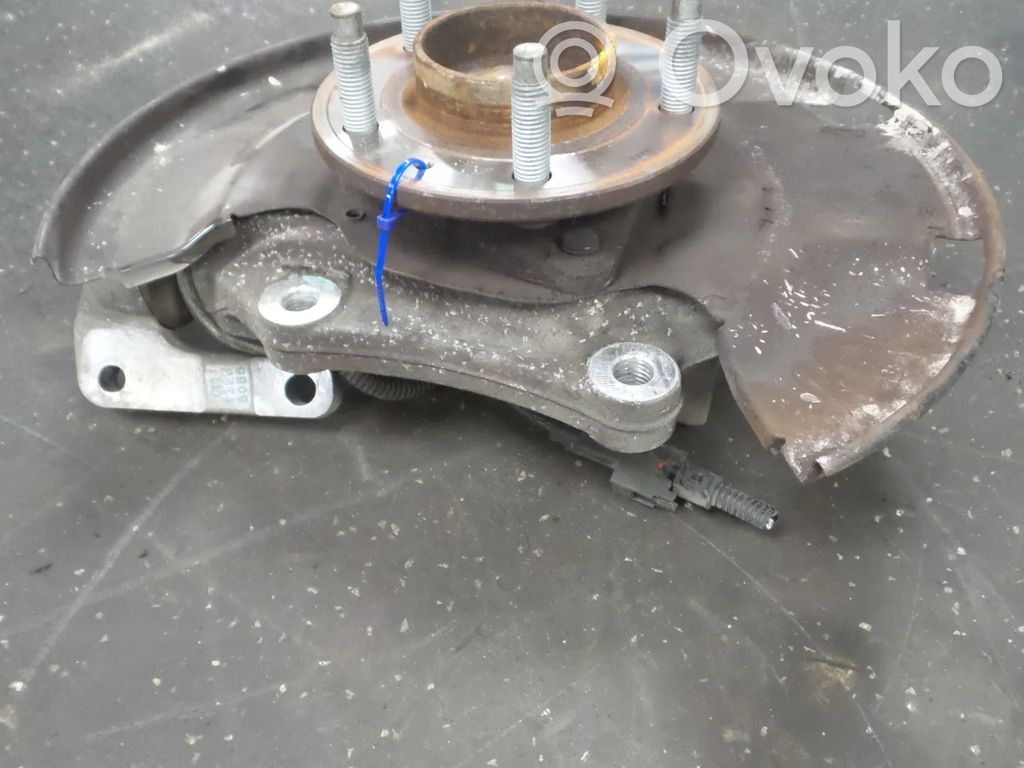 Opel Astra J Zwrotnica koła przedniego 