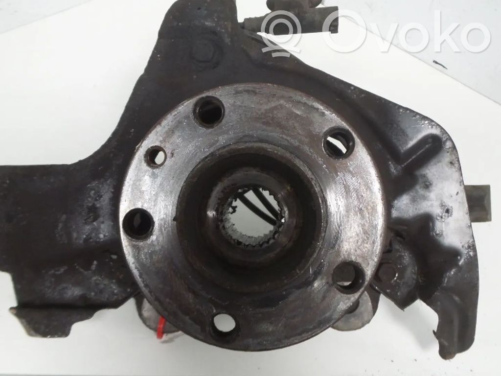 Opel Combo D Zwrotnica koła przedniego 