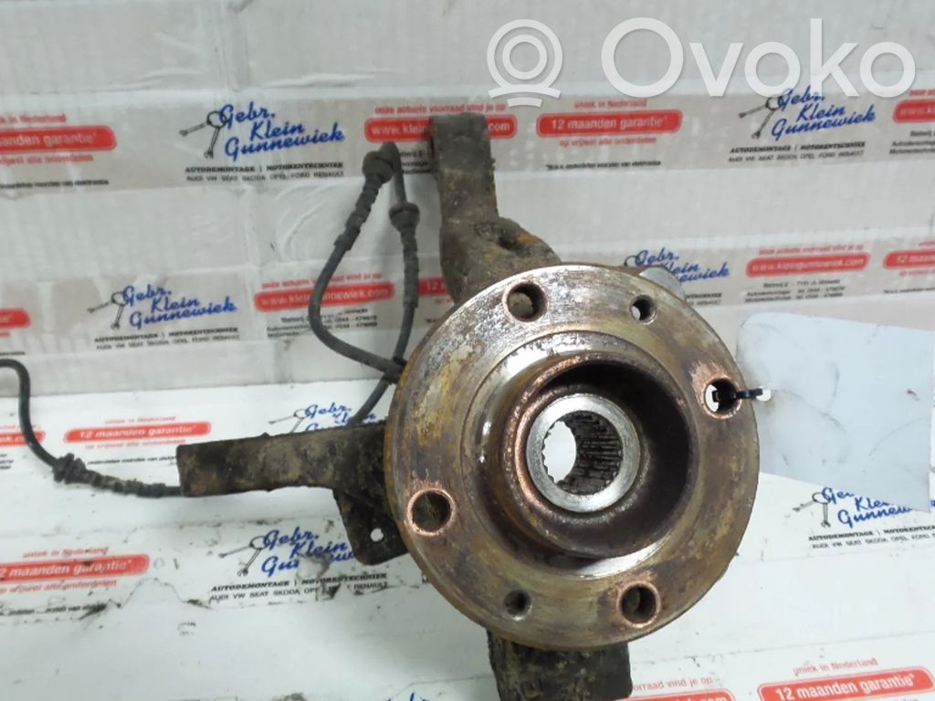 Renault Clio III Mangueta de dirección de rueda delantera 