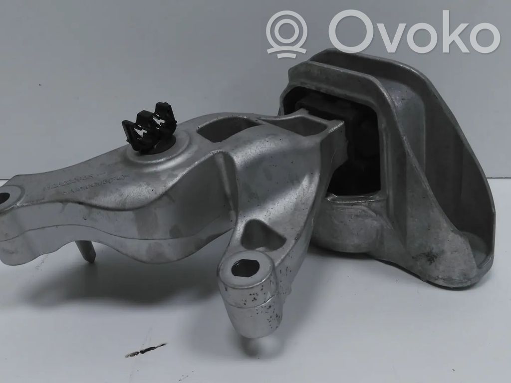 Dacia Duster II Engine mount bracket 