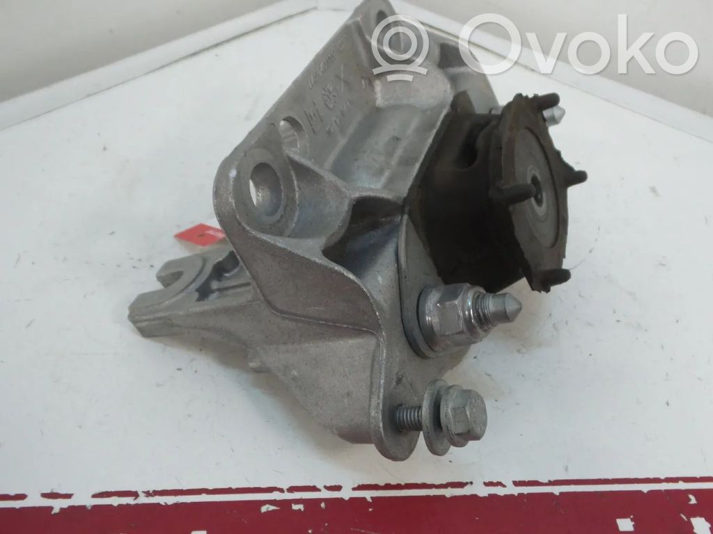 Engine mount bracket   112127847R,H4B401